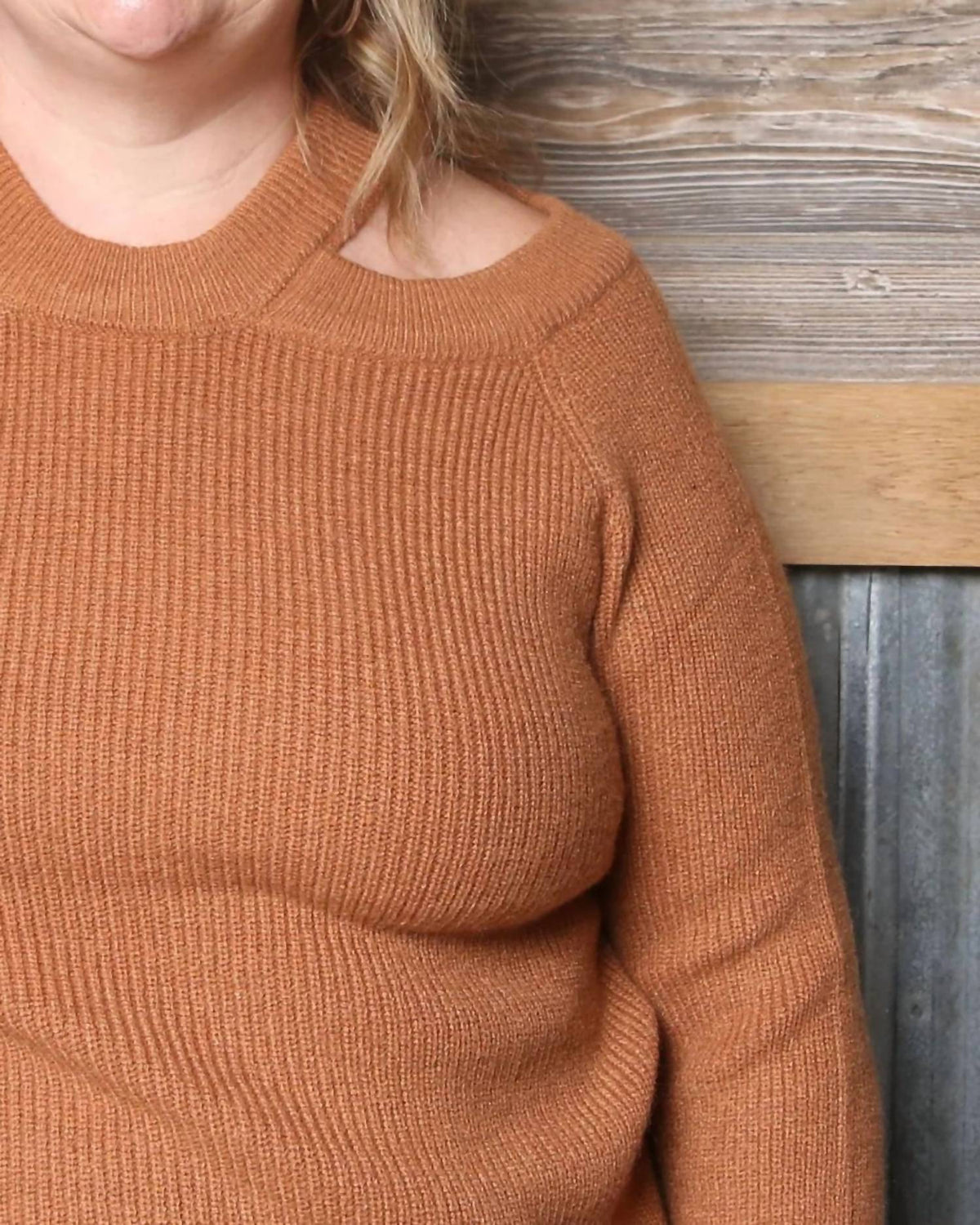 Amoli - Peek Sweater