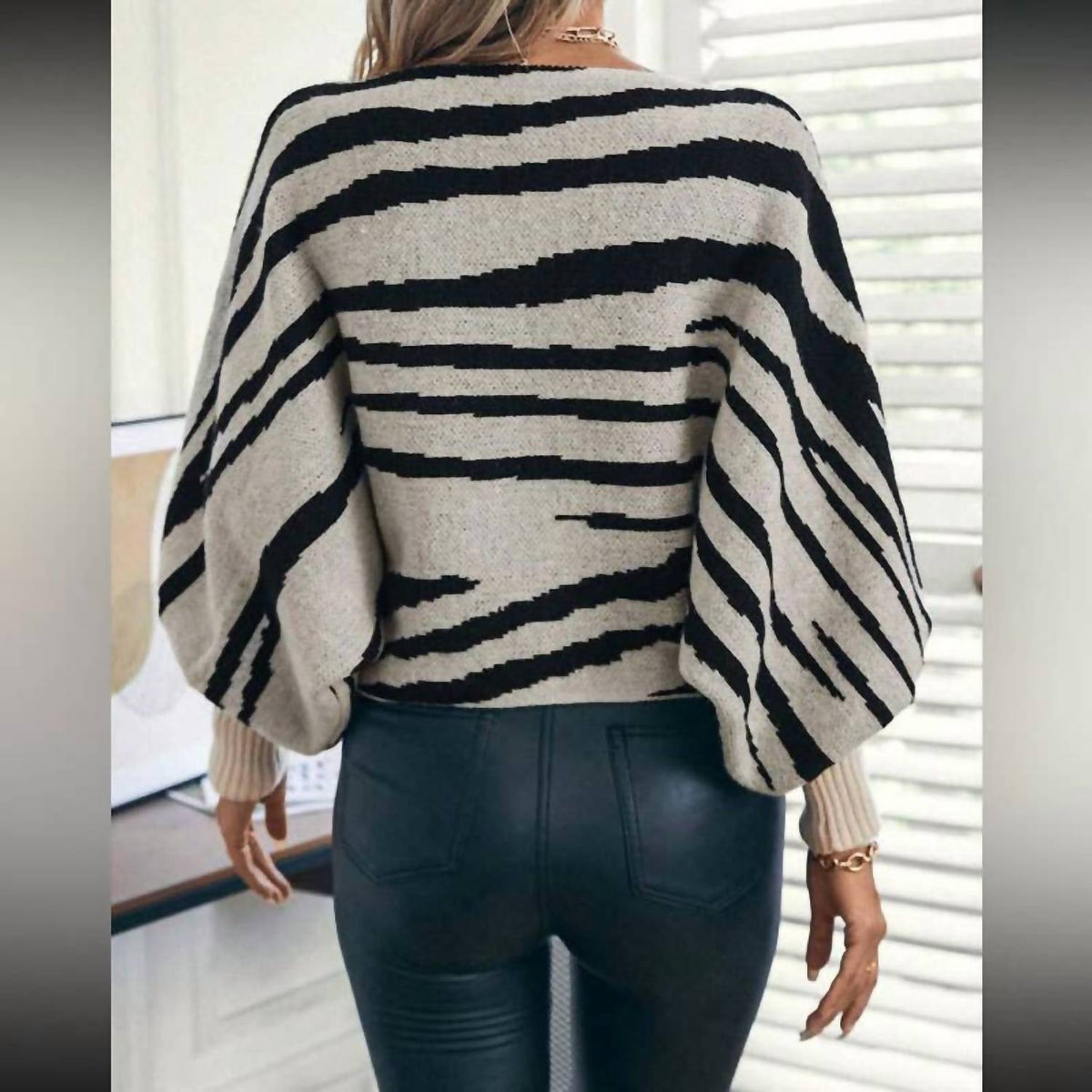 Anna-Kaci - Bold & Balloon Sleeves Sweater