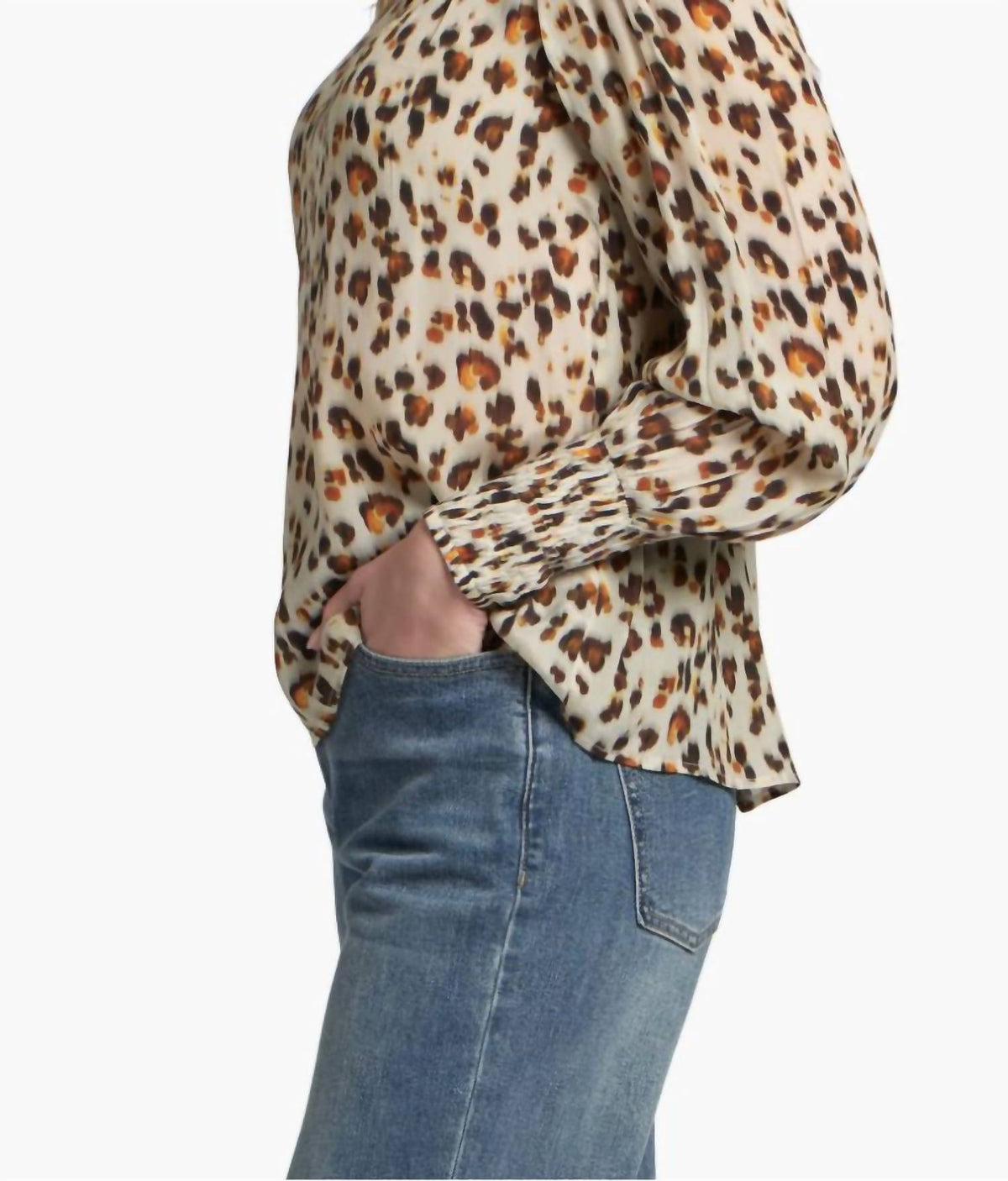 Apny - Cheetah Print Ruched Collar Top