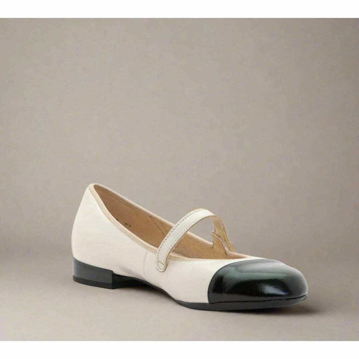 Ara - Women's Sapphire Flats