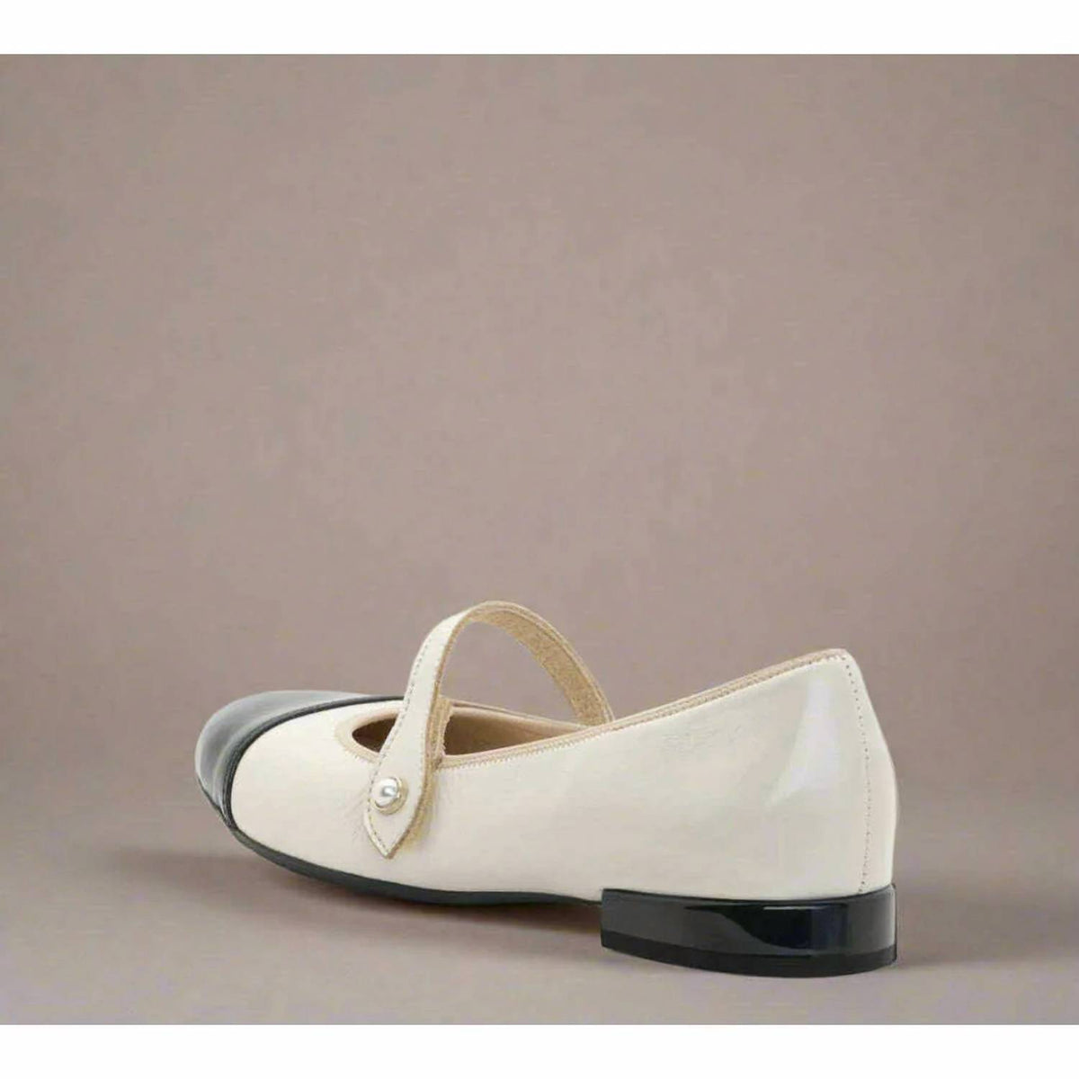 Ara - Women's Sapphire Flats