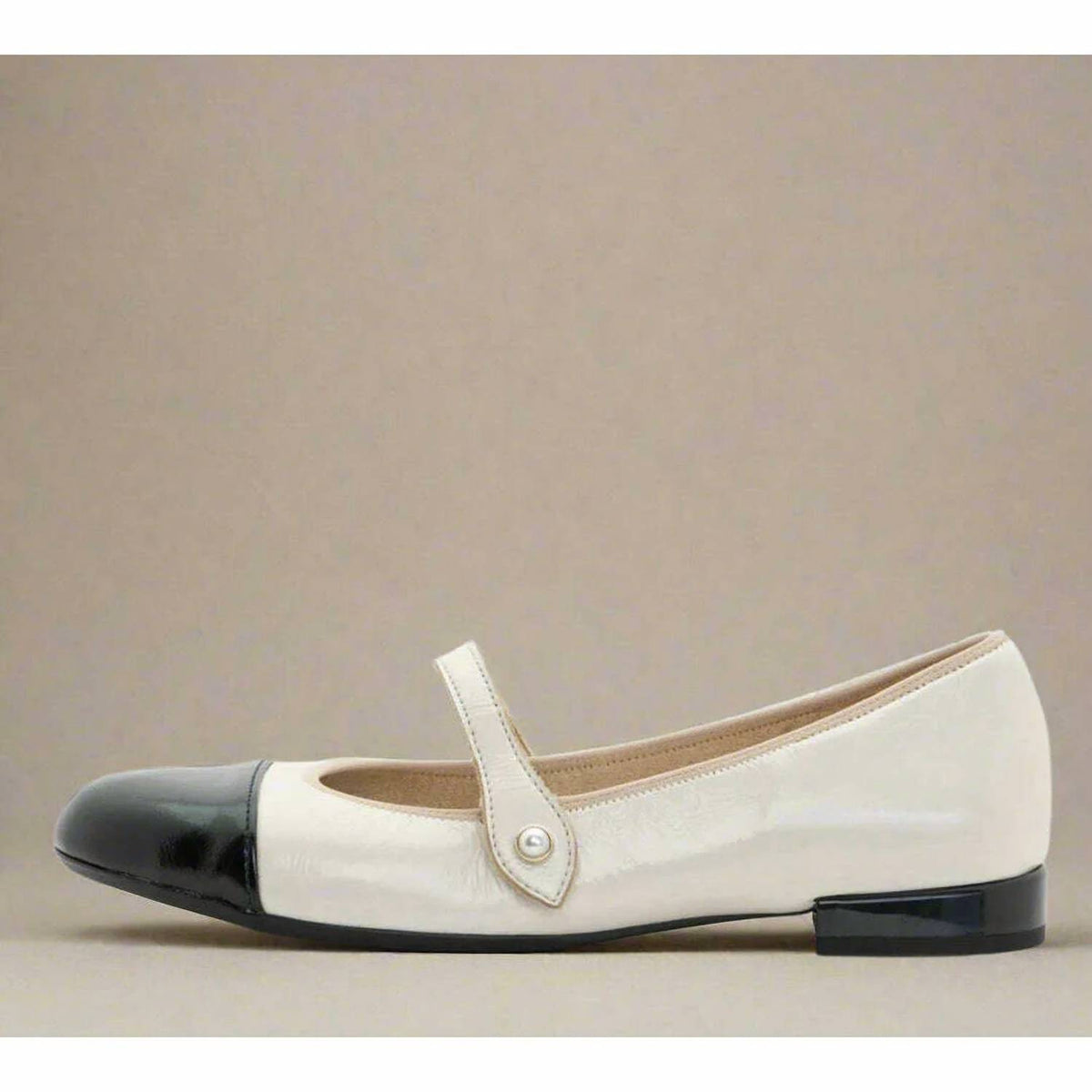 Ara - Women's Sapphire Flats