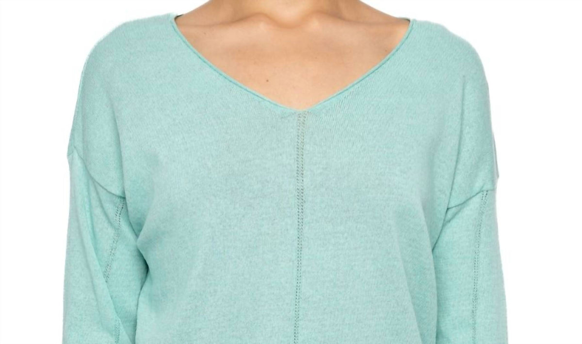 Astrid - Women's Preppy V-neck Top