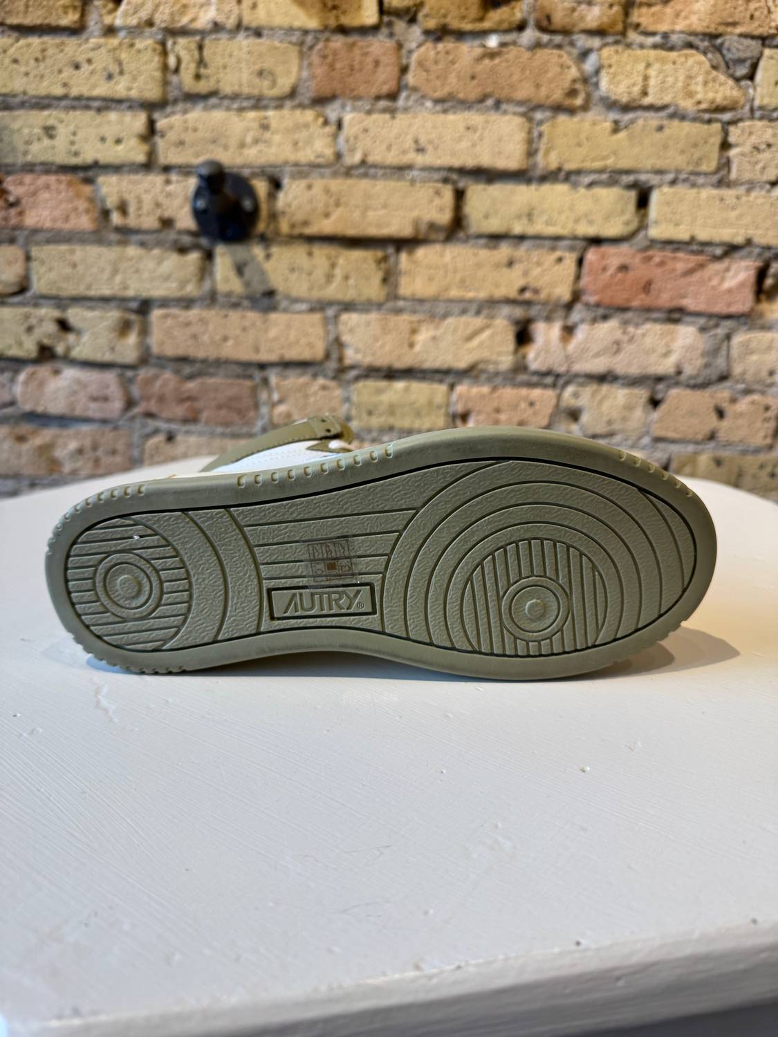 Autry - Women's Medalist Mid Sneaker
