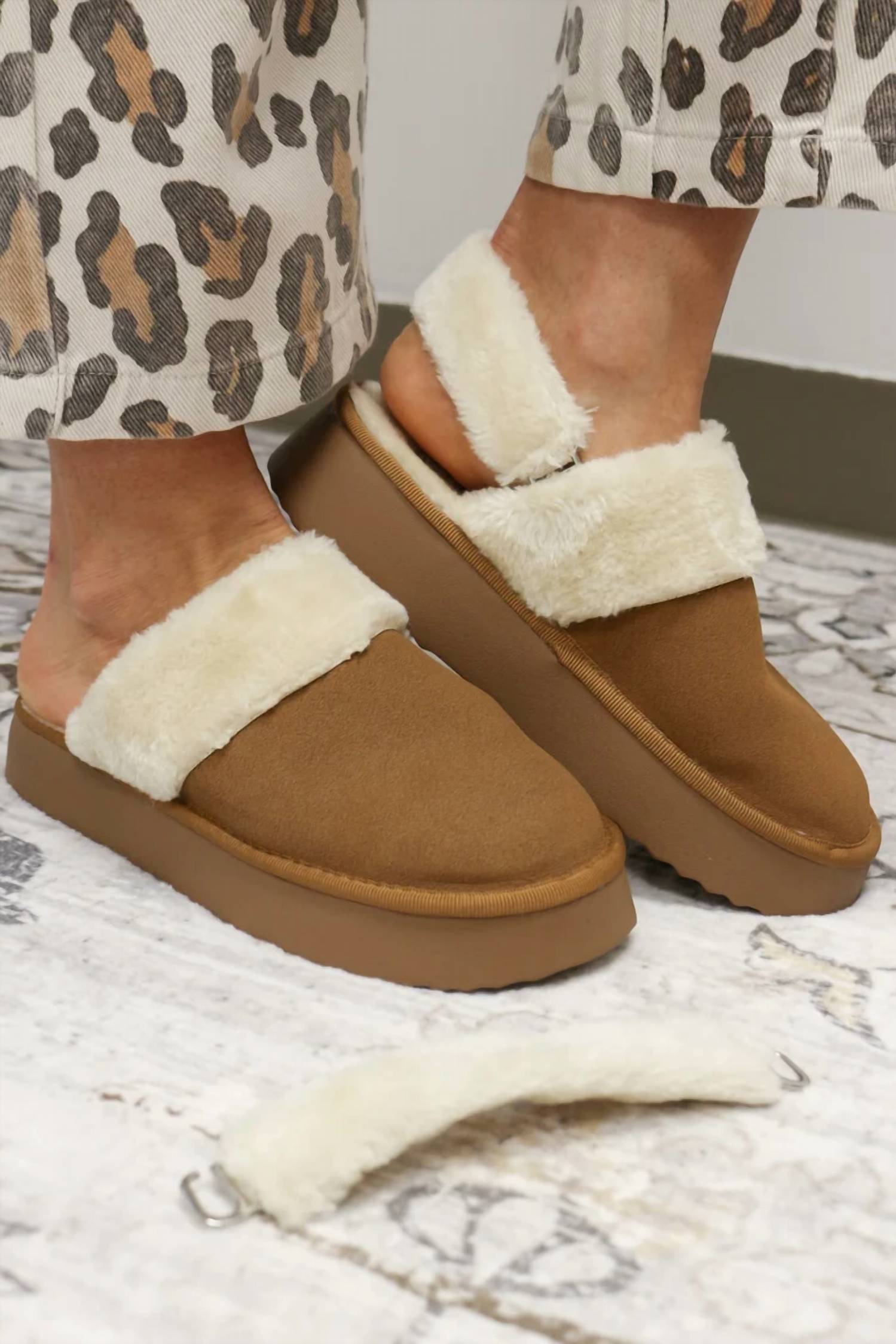 Mia - Women's Icier Fuzzy Strap Platform Slippers