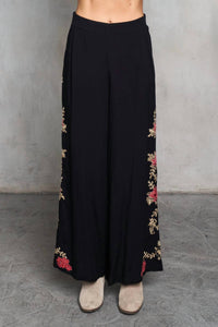 Paparazzi - Embroidered Pull-on Flared Pants