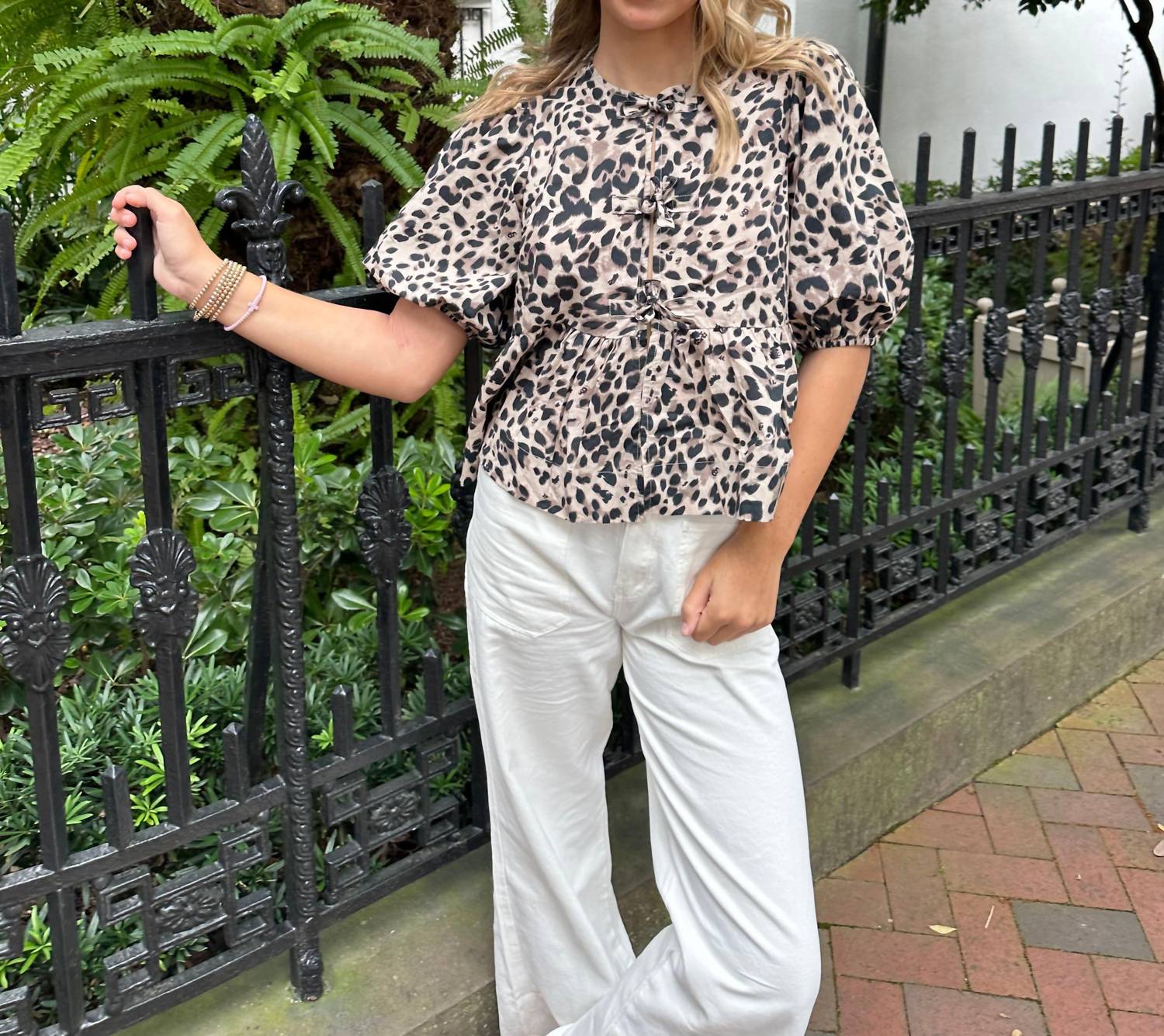 Mable - Peek A Bow Top
