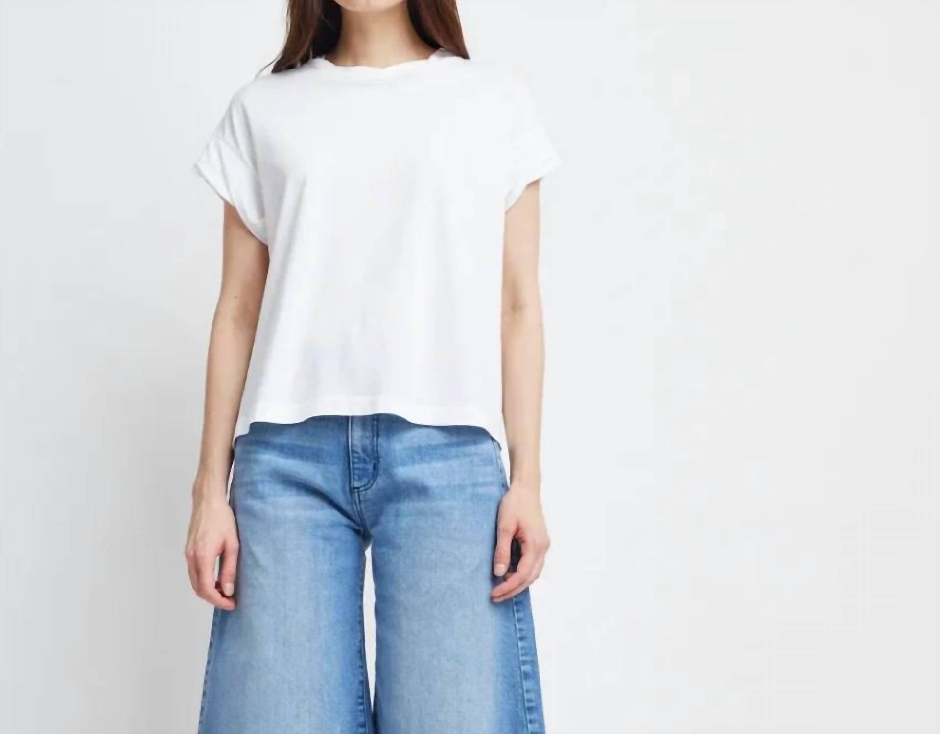 Self Contrast - Crew Neck Short Sleeve Tee