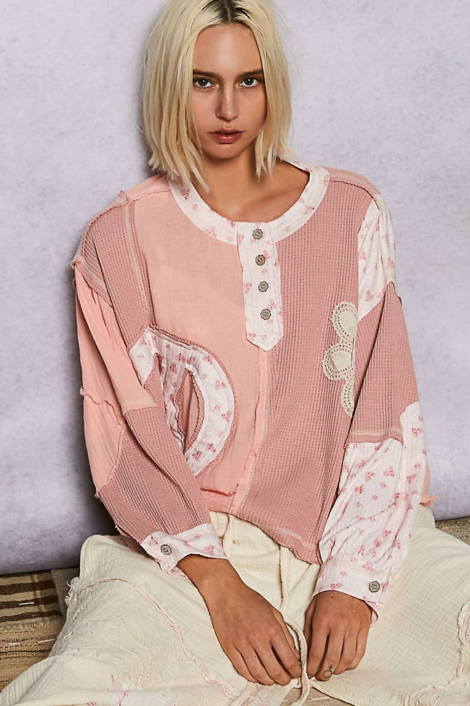 Pol - Crew Neck Peace Patch Floral Knit Top