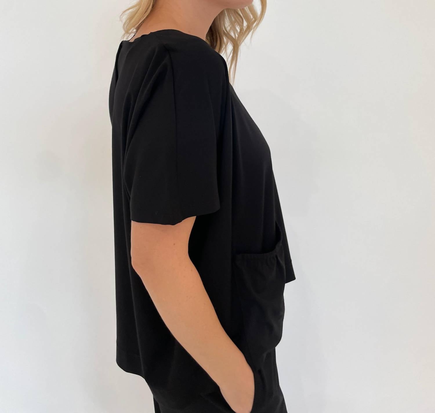 Ozai N Ku - Ava V-neck Pocket Short Sleeve Top