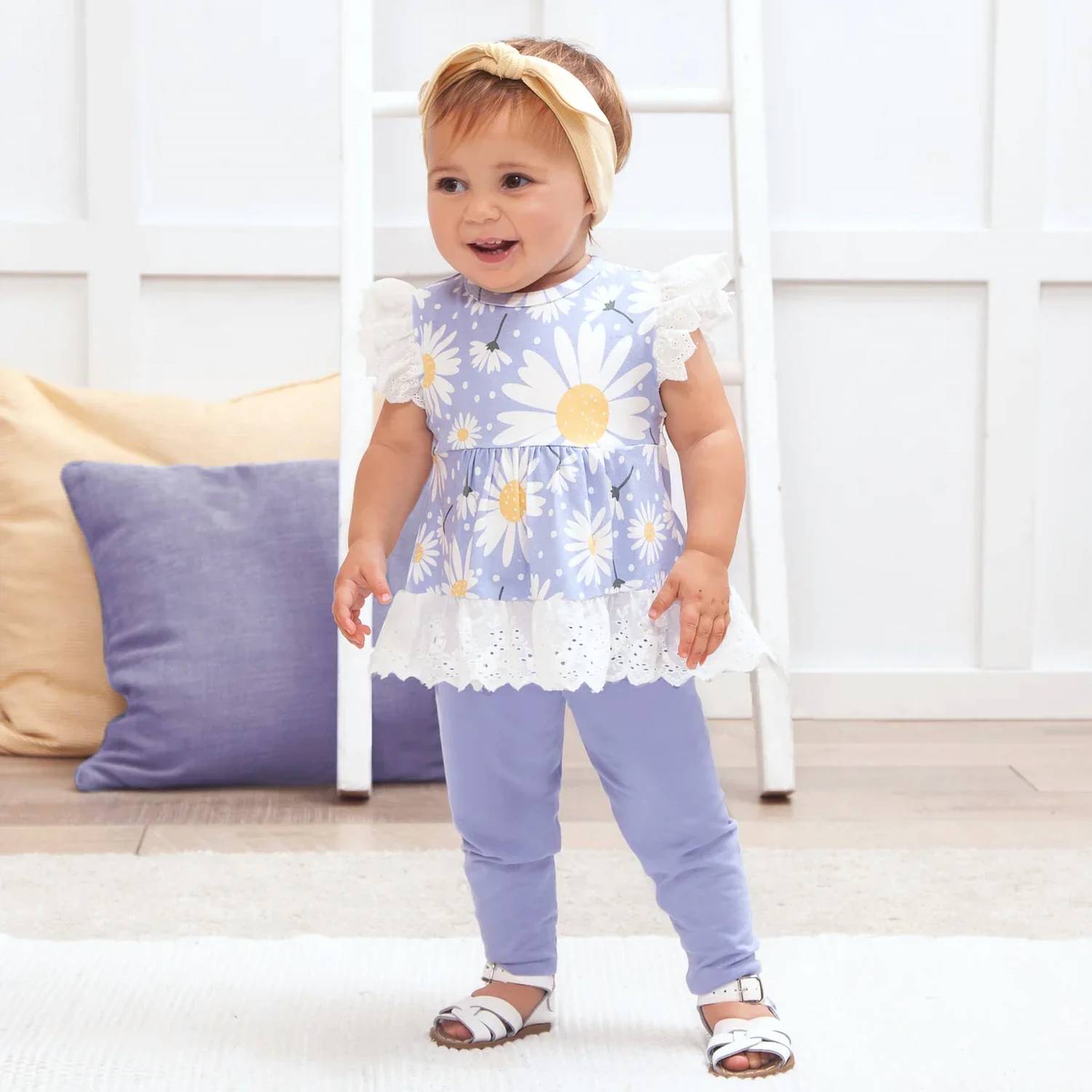 Tesa Babe - Eyelet Flutter Sleeve Top And Leggings Set