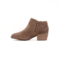 Clarks Women's Kastela Lo Ankle Boot in pebble leather - women's shoe - detail view