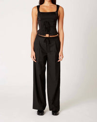 Nia - Harry Trouser