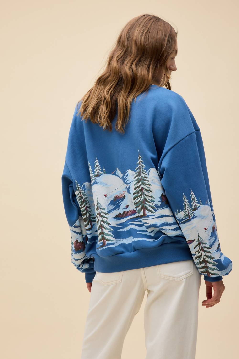 DAYDREAMER Alpine Ski Oversized Sweatshirt in blue - women's top - detail view