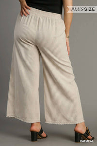 Umgee - Linen Blend Wide Leg Pants With Frayed Details - Plus