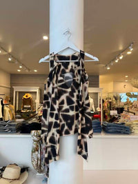 Psophia Women's Sleeveless Blouse in giraffe - women's blouse