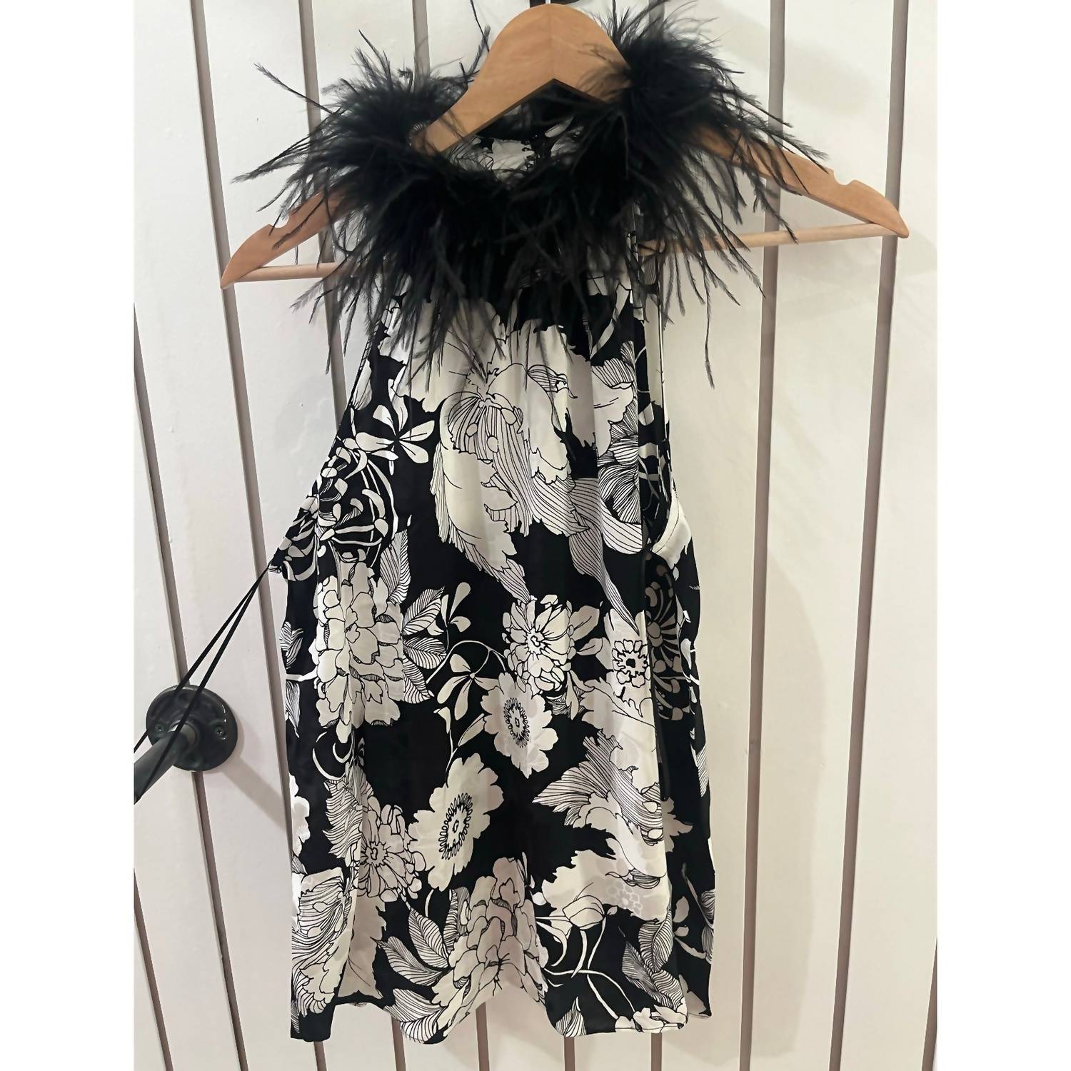 Trina Turk - Sleeveless Floral Blouse With Feathers