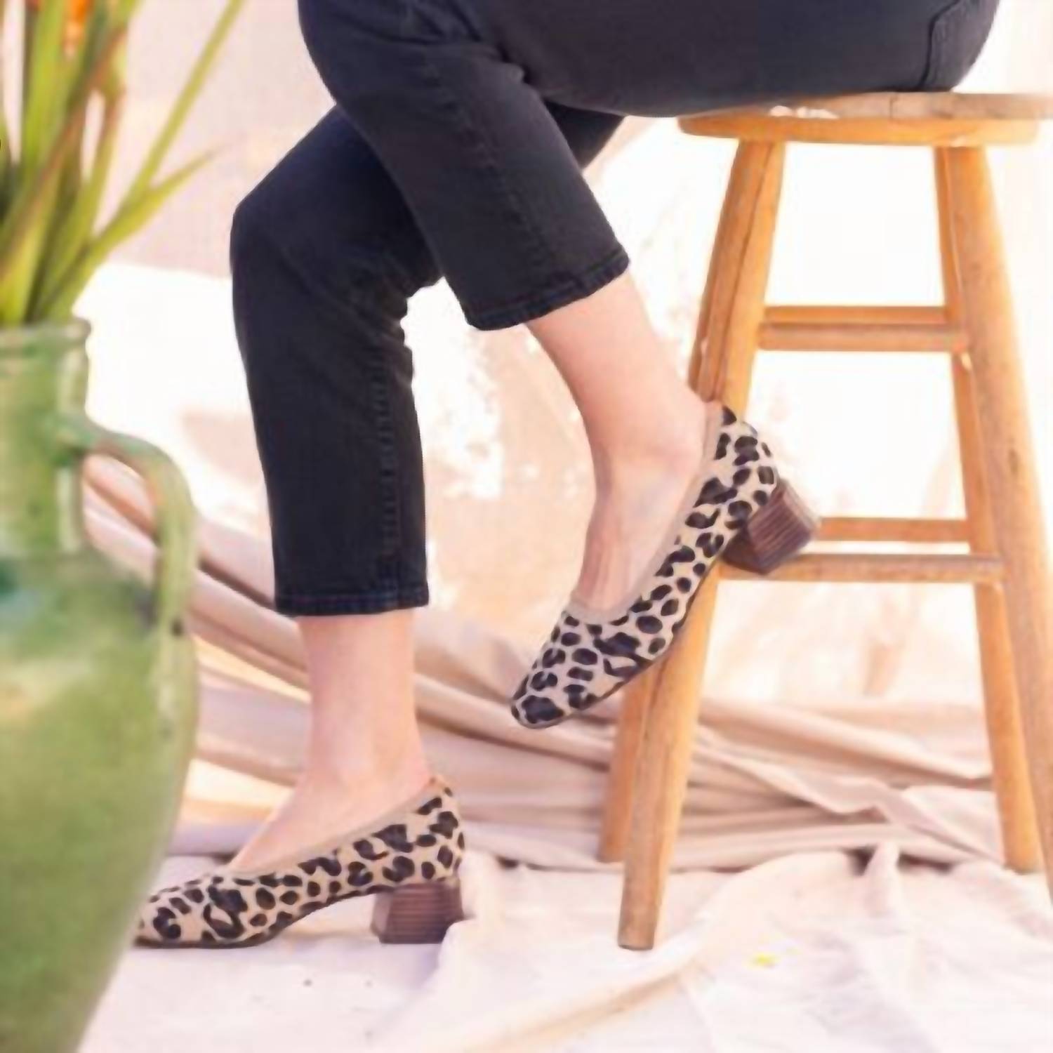 L'Amour Des Pieds - Women's Saraphina Pump Sandal