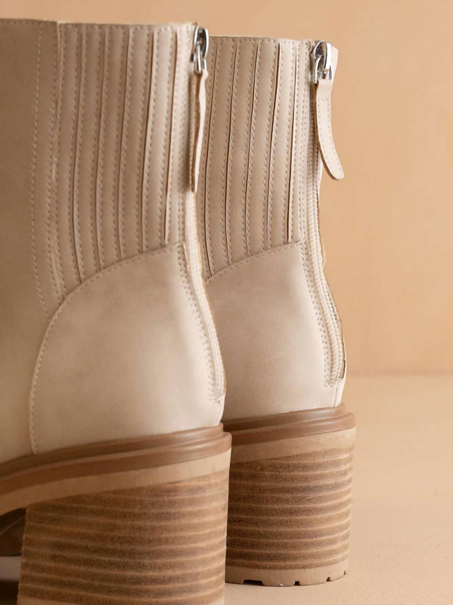 Oasis Society - Women's The Megan Lug Chelsea Booties