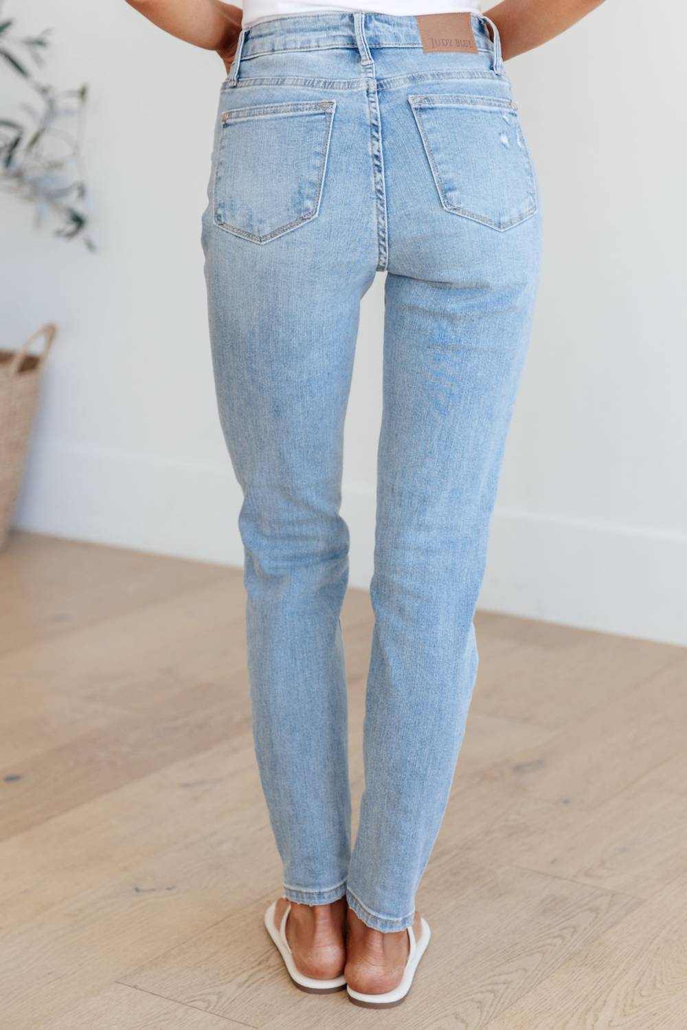 Judy Blue - Mid Rise Tummy Control Distressed Skinny Jeans