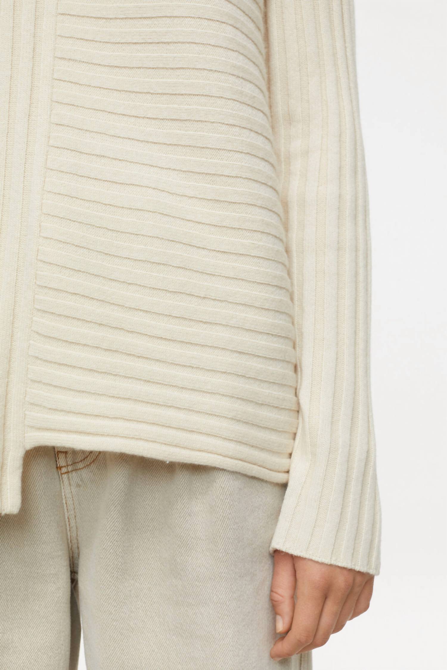 Closed - Turtle Neck Pullover