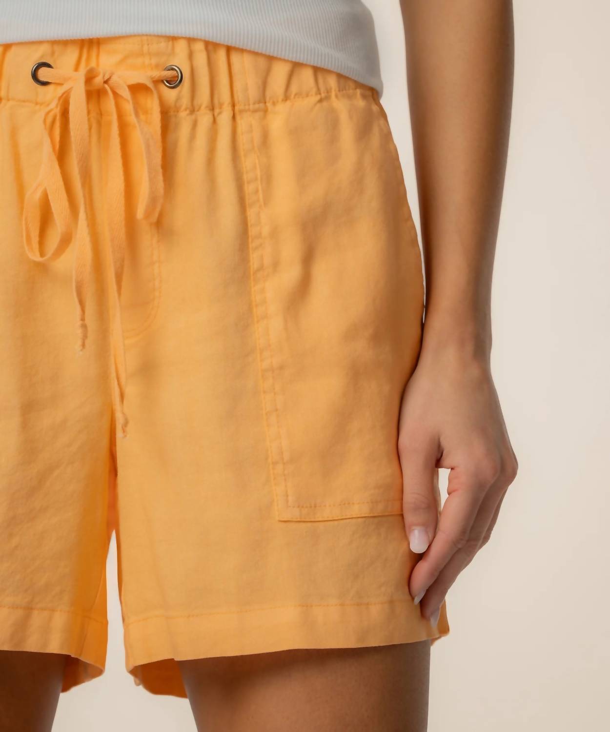 KUT FROM THE KLOTH Katana Linen Drawstring Short in citrus wash - women's shorts - detail view