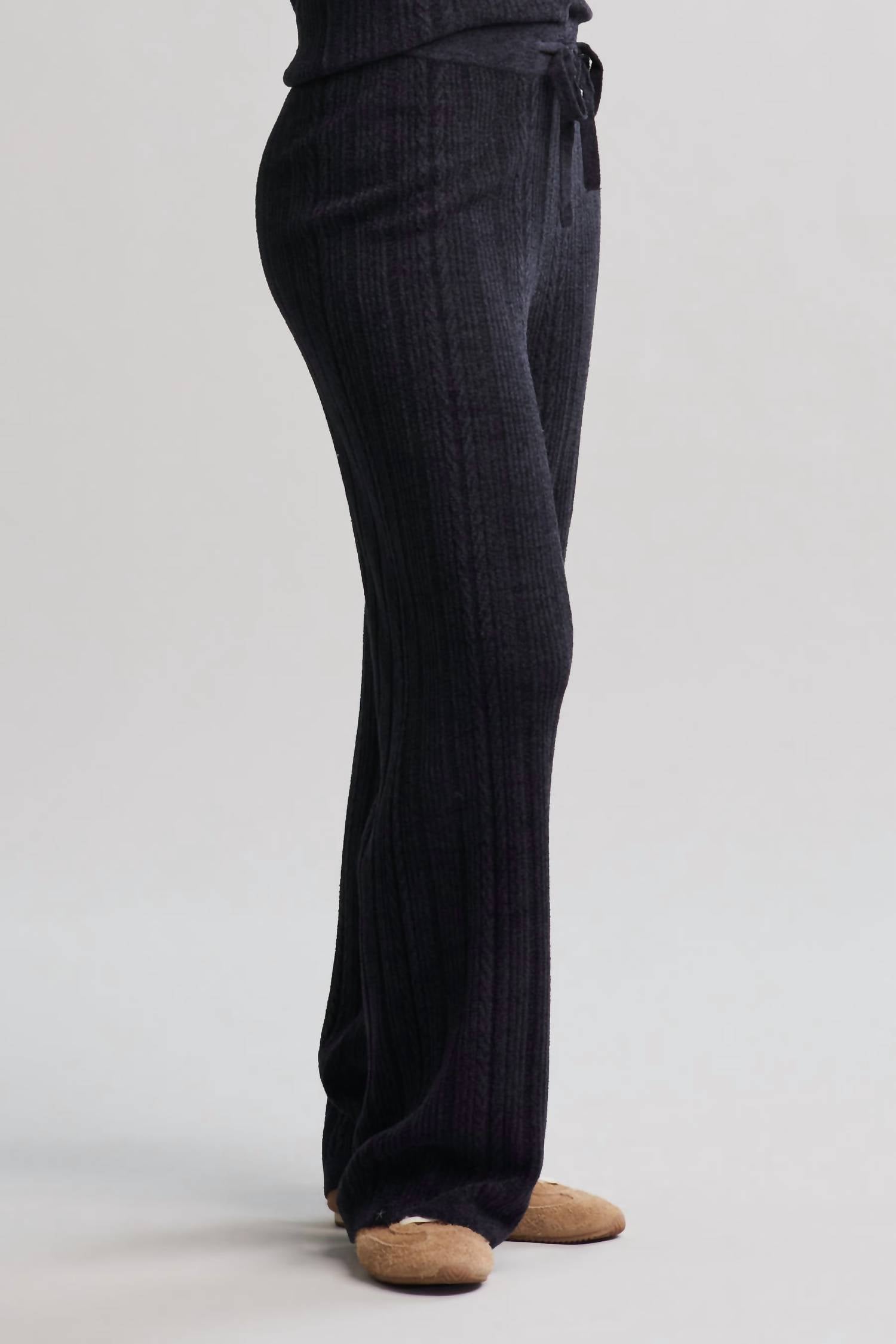 Barefoot Dreams - Cozychic Ultra Lite® Cable Knit Ankle Pants