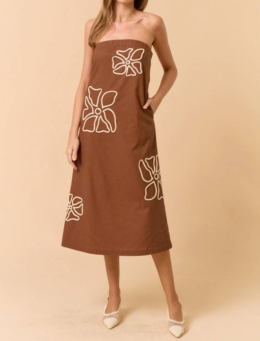 Lalavon - Floral Embroidered Midi Dress