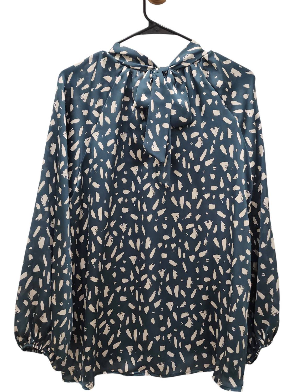Kld. Signature - Twist Neck Top
