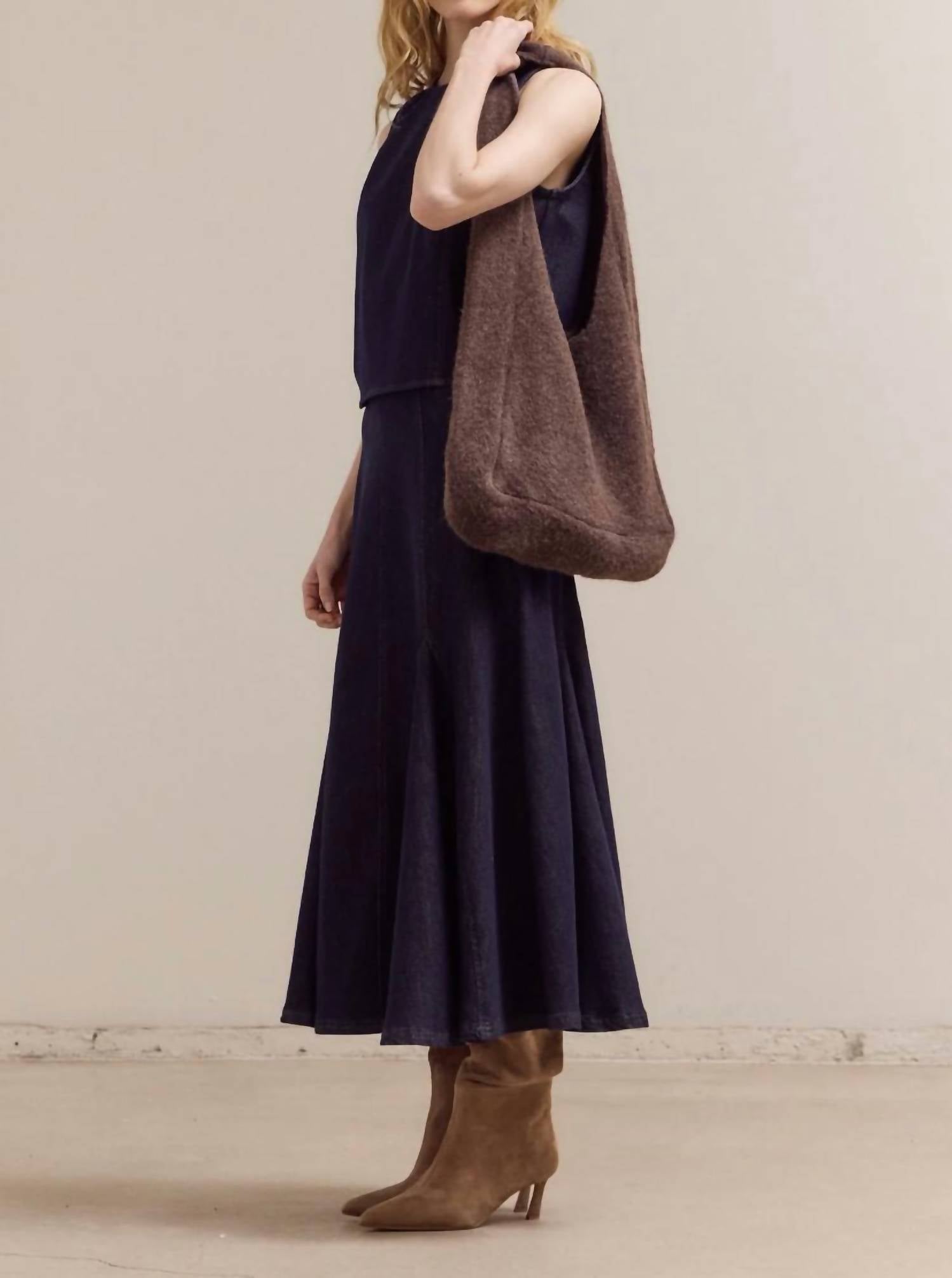 GRADE & GATHER Women's Medium Sized Knitted Shoulder Bag in brown - women's bag - detail view
