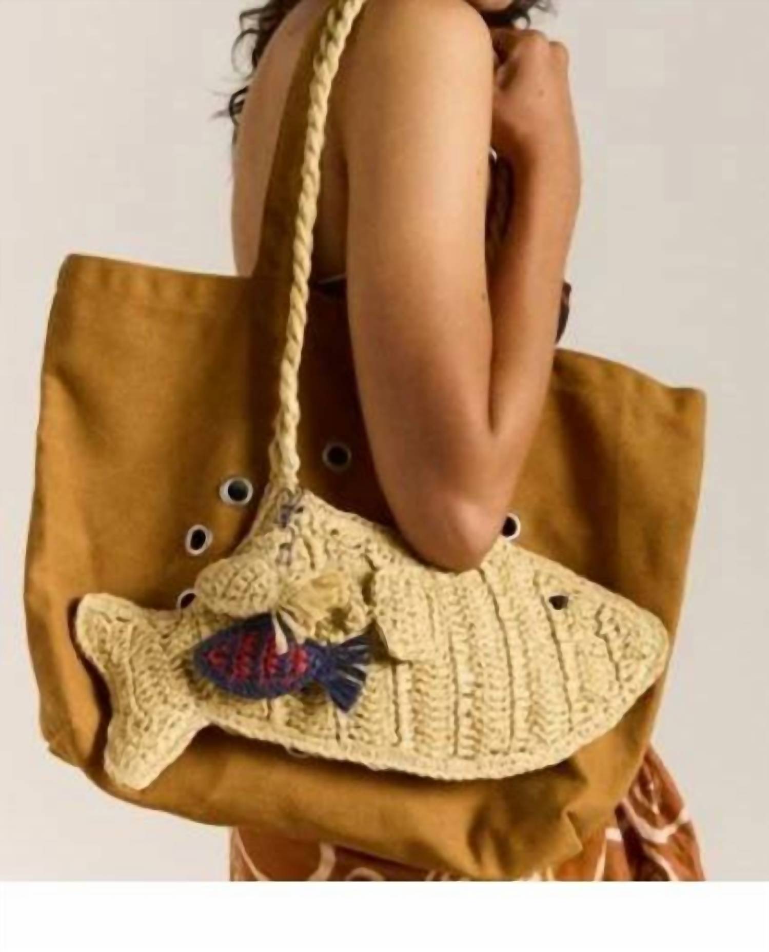 Damson Madder - Women's Raffia Fish Bag With Bag Charm