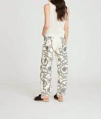 DRIFTWOOD Vineyard Barrel Jeans in cream - women's jeans - detail view