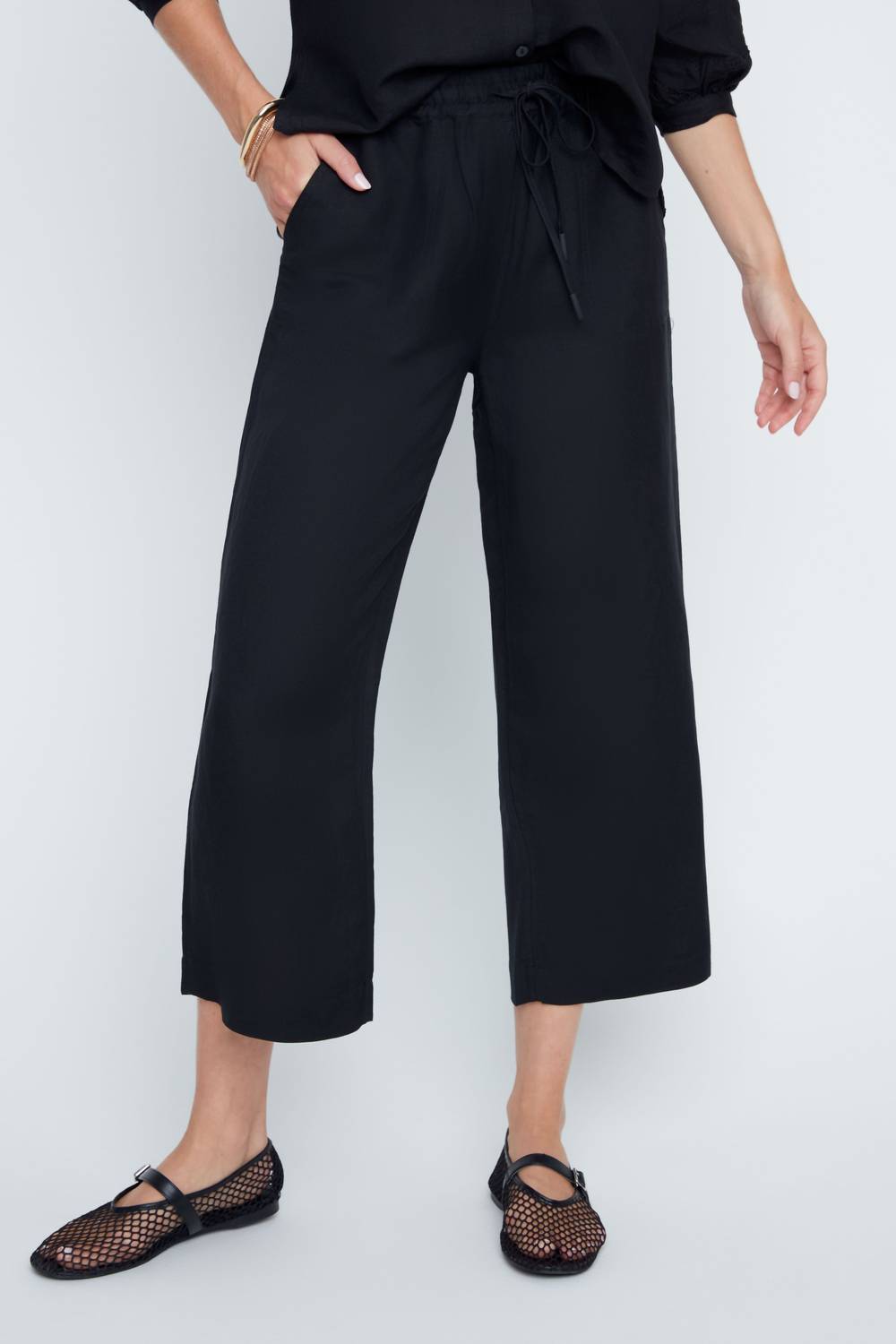 Renuar Blush Breeze Linen Cropped Pants in black - women's pants