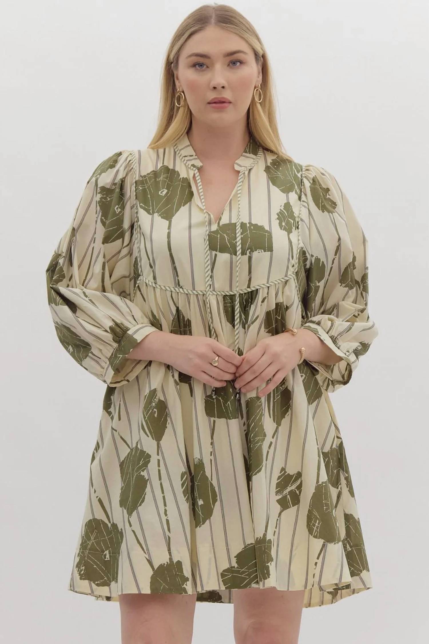 Entro - Abbigail Curve Floral Printed V-neck Mini Dress