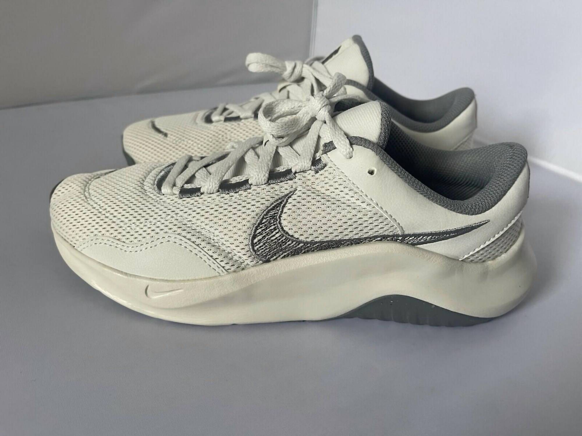 Nike - Men's Legend Essential 3 Trainers Shoe