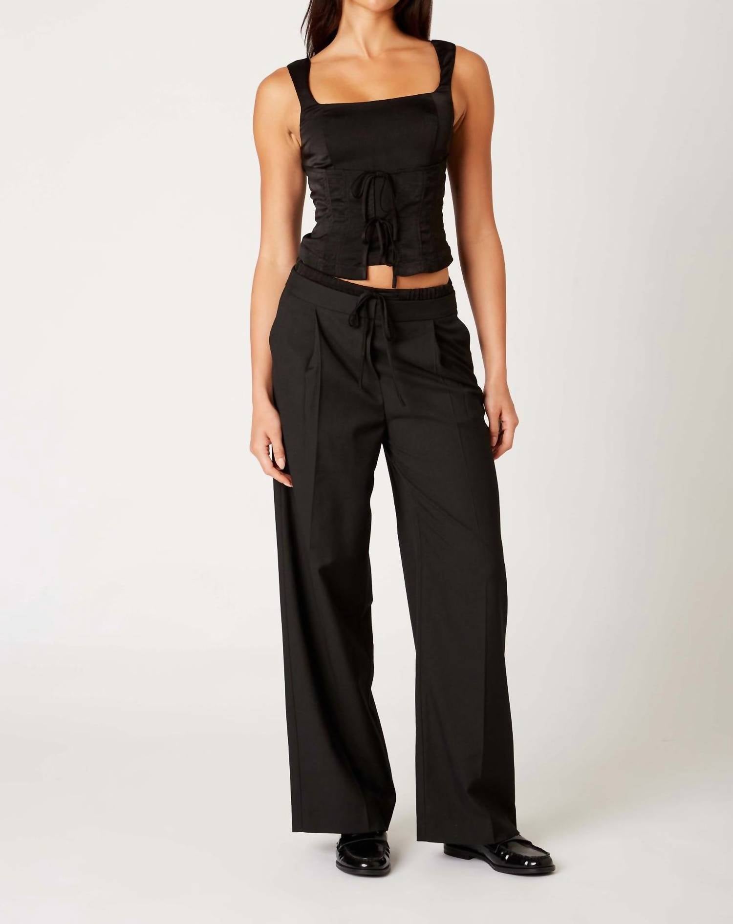 Nia - Harry Trouser