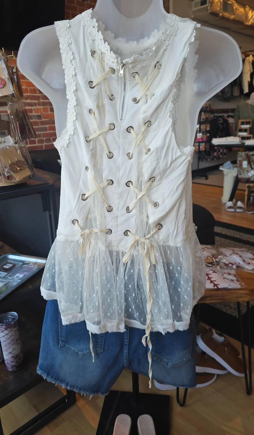 POL Women's Sleeveless Lace Blouse in white - women's blouse - detail view