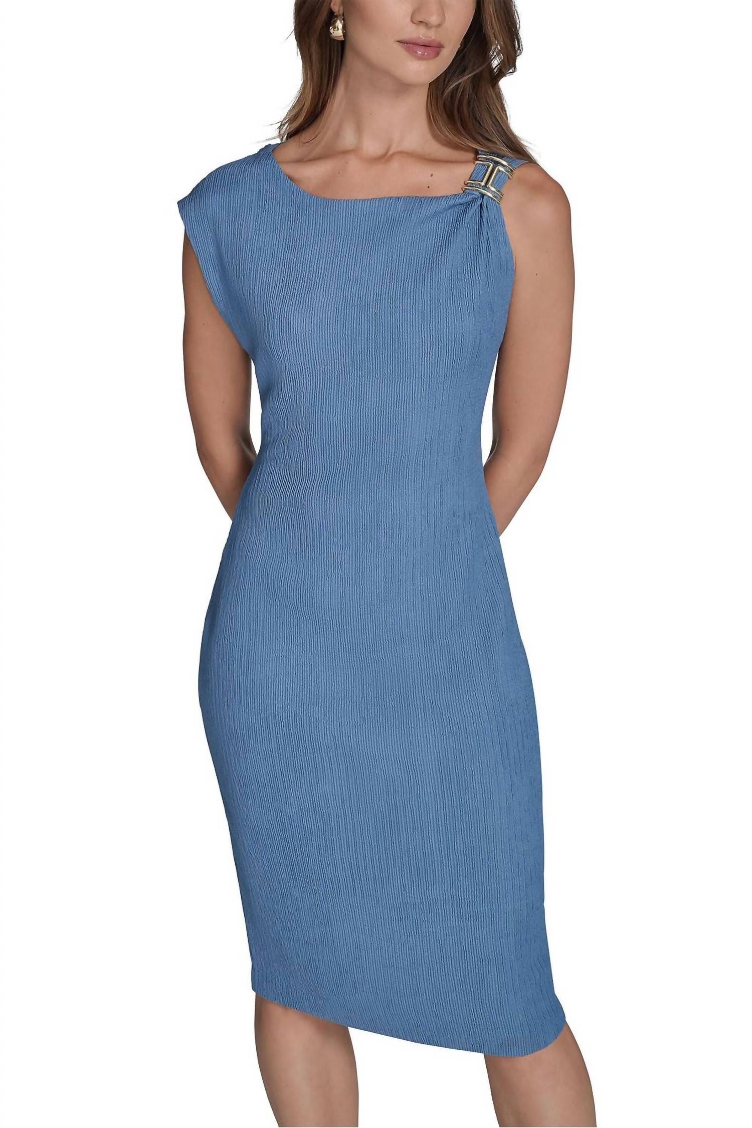 Halston Heritage - Sleeveless Boat Neck Textured Knit Dress