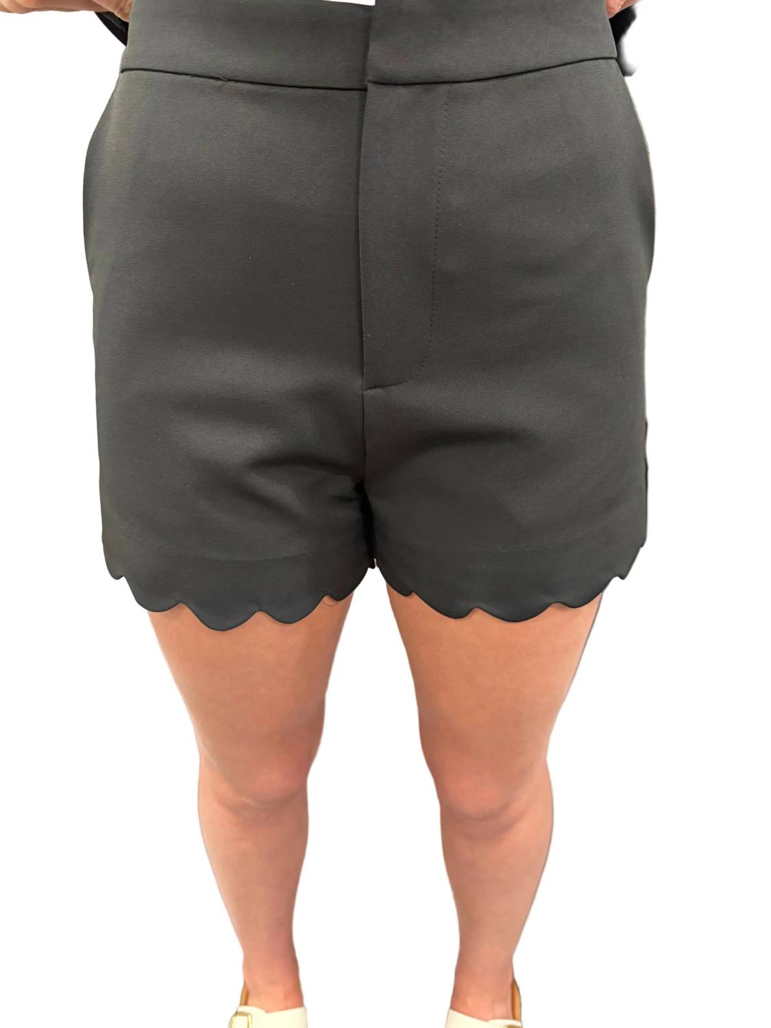 Ee:Some - Scallop Hem Shorts