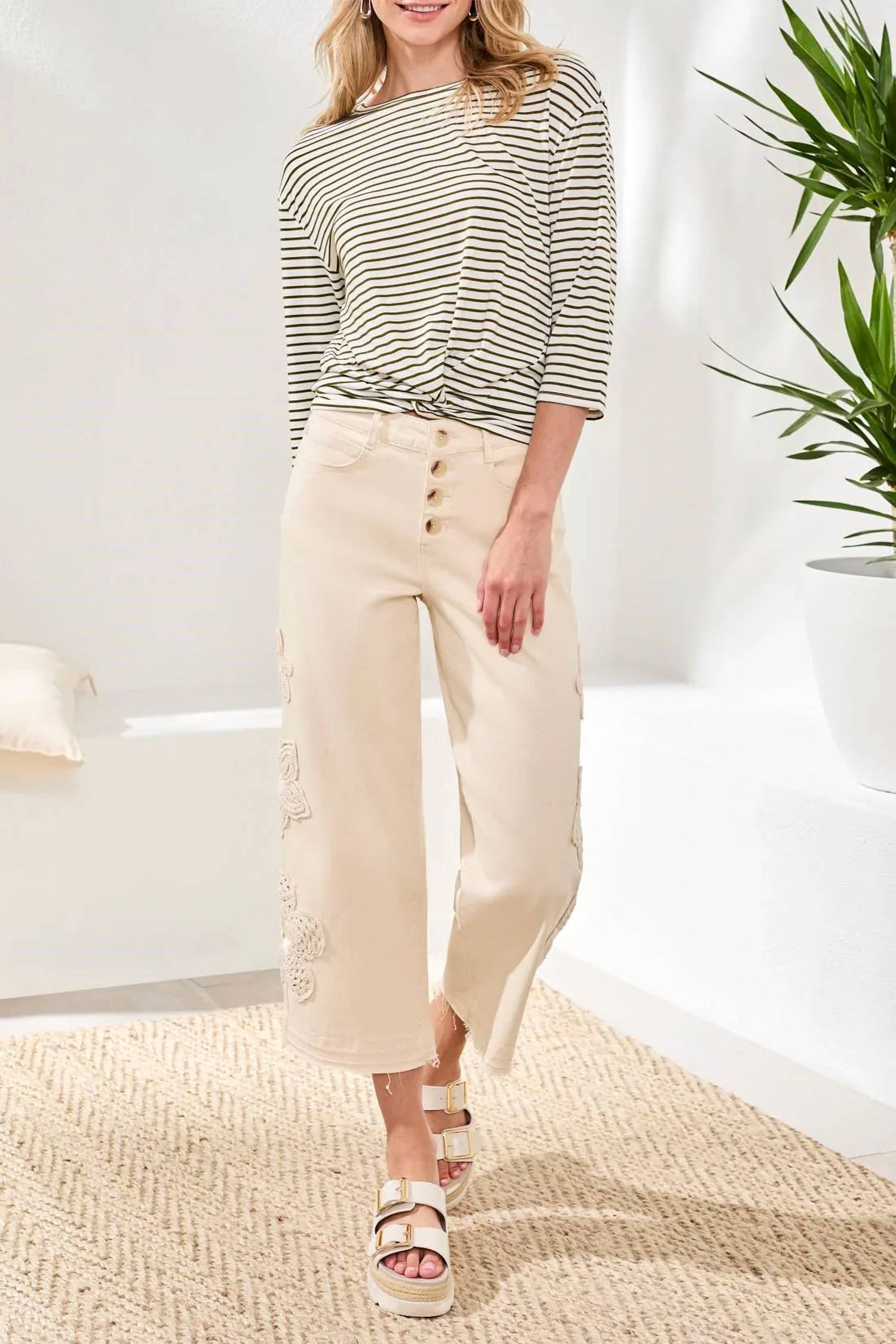 Tribal - Audrey Button-fly Wide Crop Jeans With Floral Detail