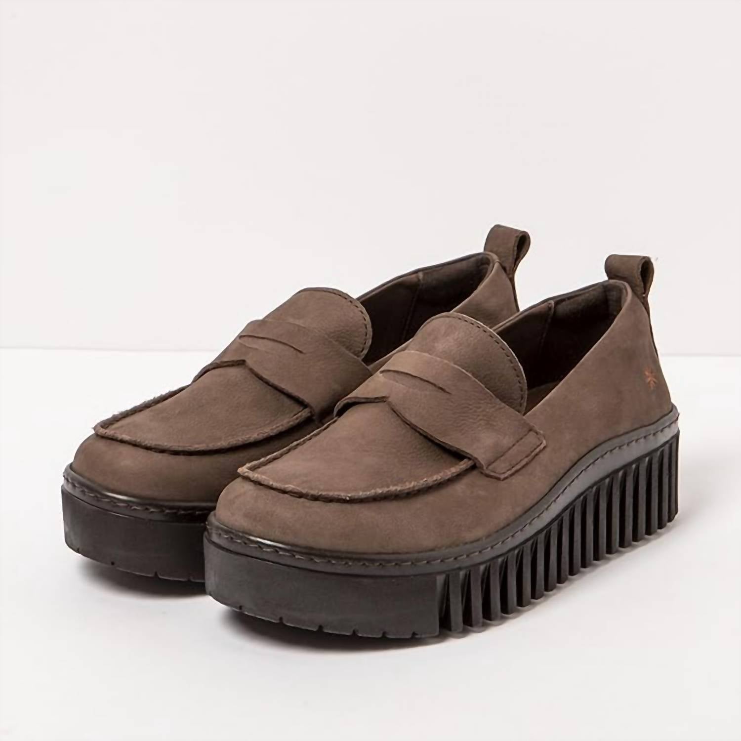 The Art Company - Women's Brighton Nobuck Loafer