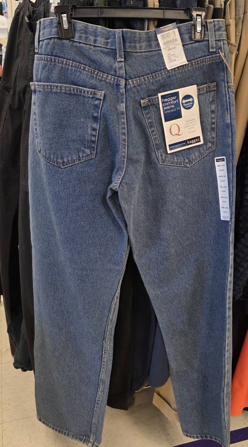 Haggar Men's Relaxed Fit Flexible Waistband 5-pocket Jeans in medium wash - men's jeans - detail view