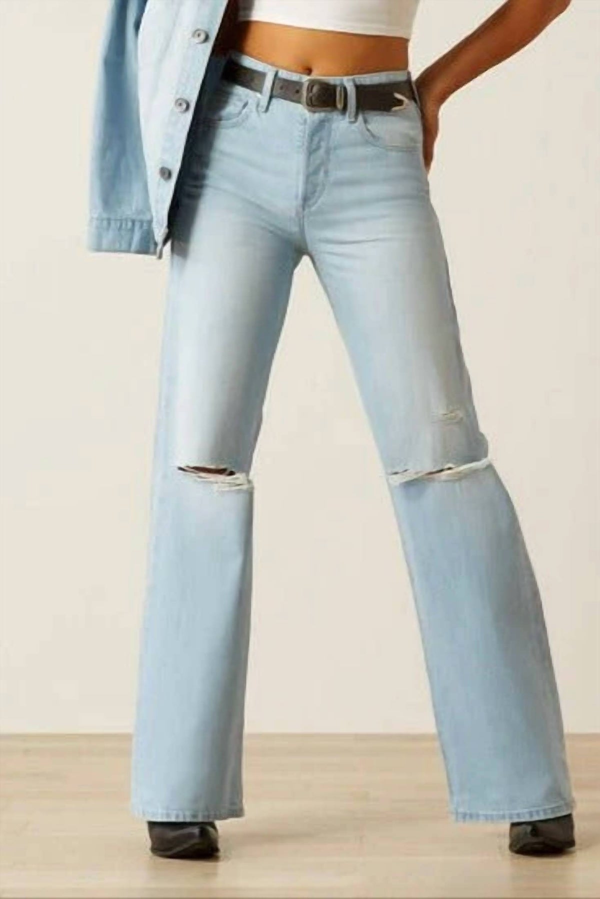 Ariat - Ultra High Rise Tomboy Wide Leg Jeans