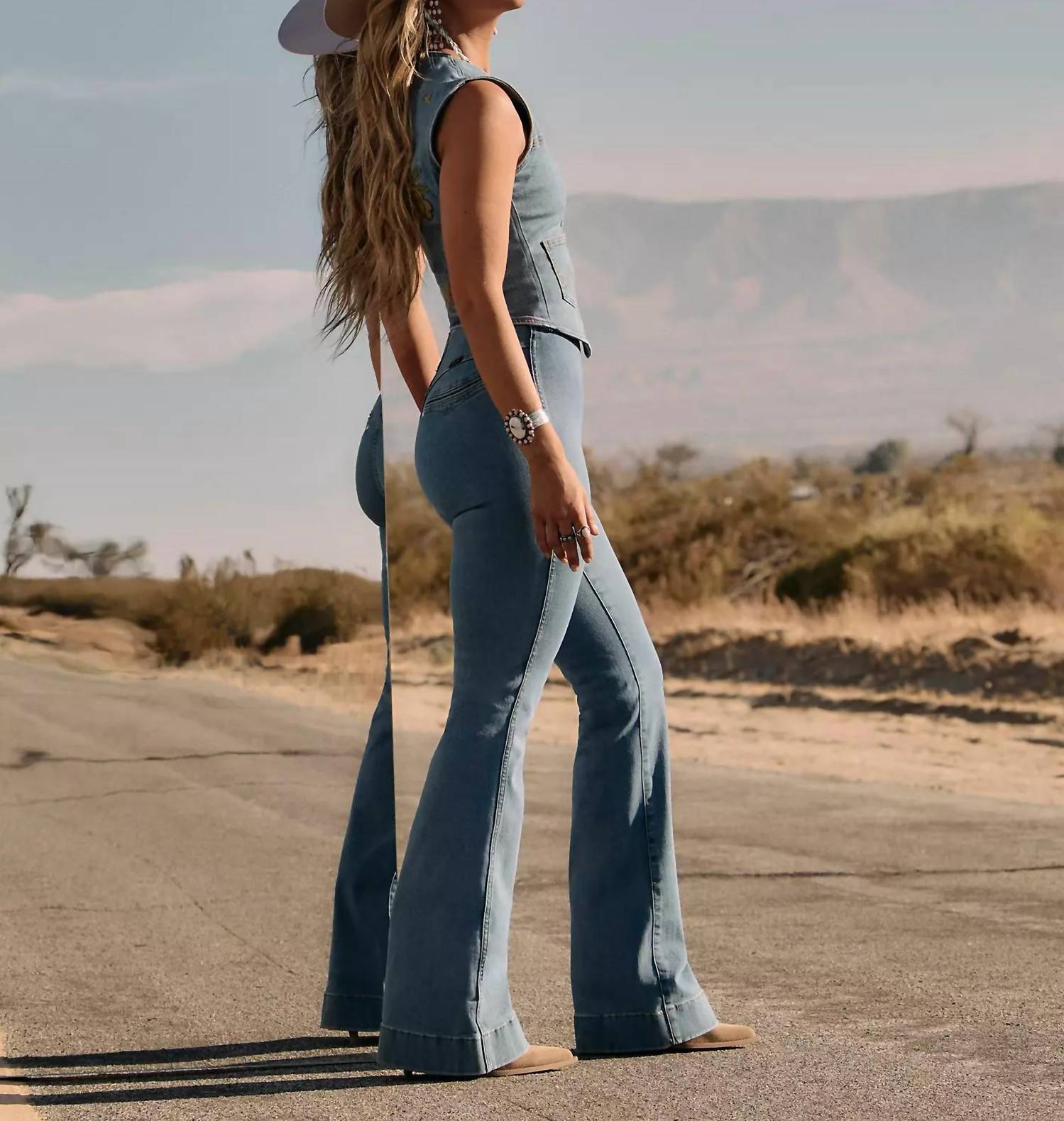 Wrangler - Lainey Wilson Novelty Pull-on Flare Jean