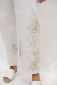 Charlie B - Embroidered Flower Crop Pant