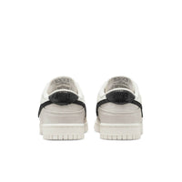 Nike - Women's Dunk Low Se Sneakers