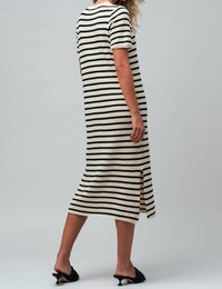 Urban Daizy - Brinley Crochet Knit Short Sleeve Midi Dress