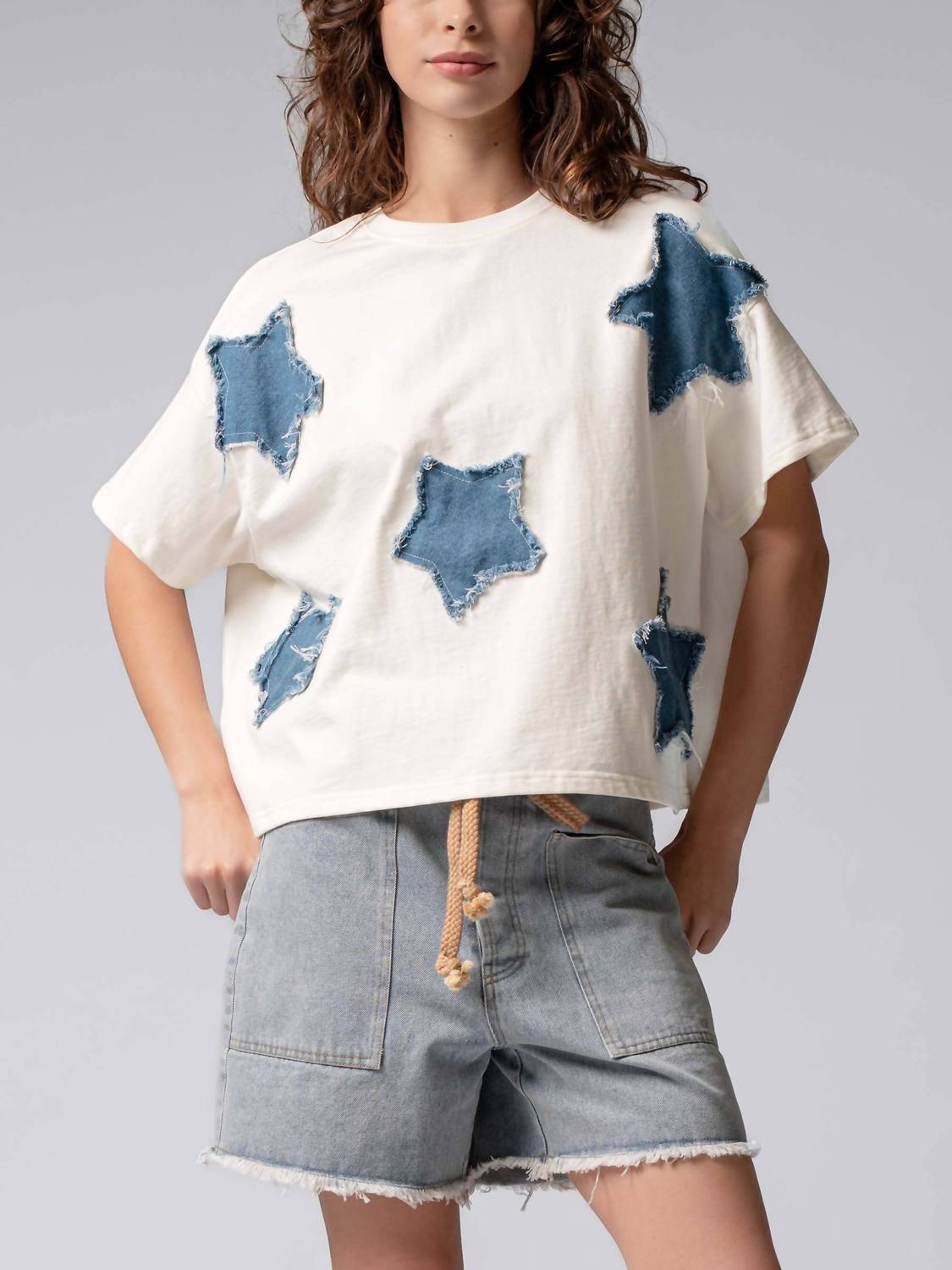 Urban Daizy Star Appliqué Cotton Tee in cream - women's t-shirt