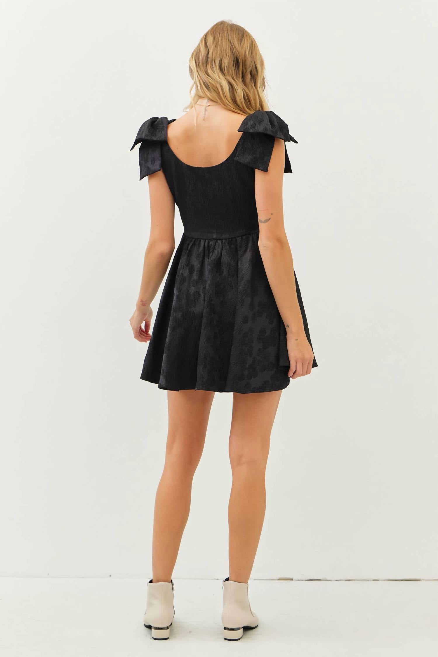 Idem Ditto - Lovely Textured Flare Mini Dress With Bow Straps