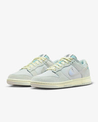 Nike - Men's Dunk Low Retro Se Sneakers